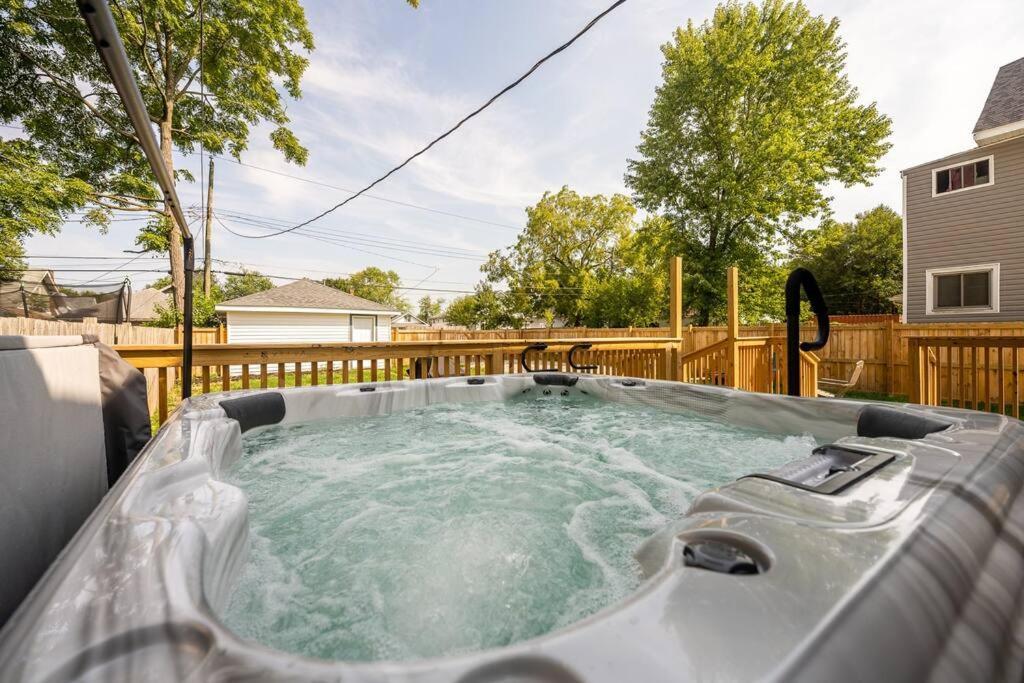 فيلا إنديانابوليسفي Fun For Everyone W Hot Tub Bbq Patio المظهر الخارجي الصورة